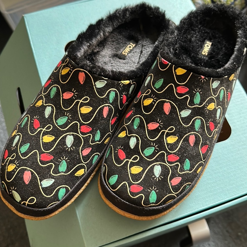 NWT Toms Ivy Holiday Lights Slippers - Glow In The Dark